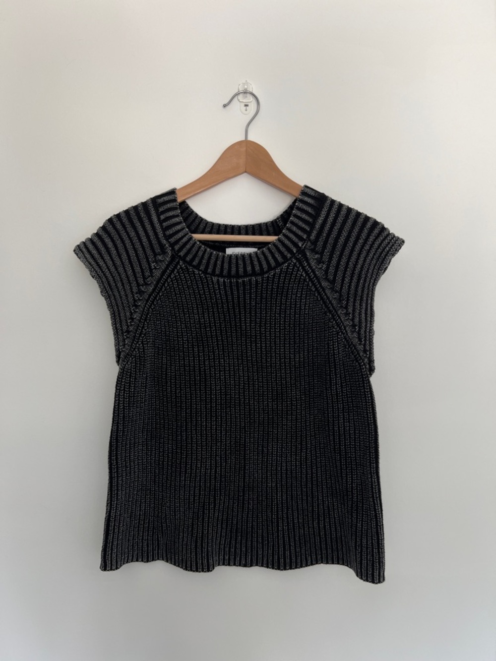 evereve charcoal ribbed cap sleeve sweater, size medium